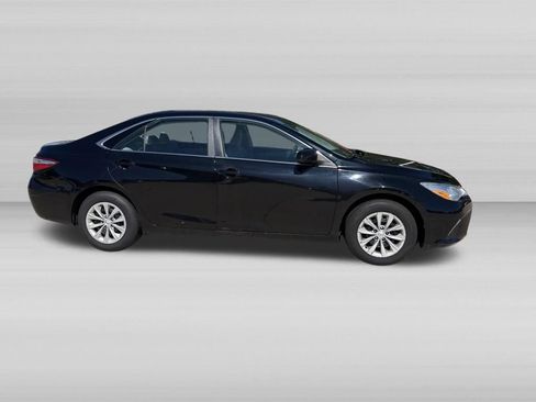 Used 2015 Toyota Camry LE FWD image 3