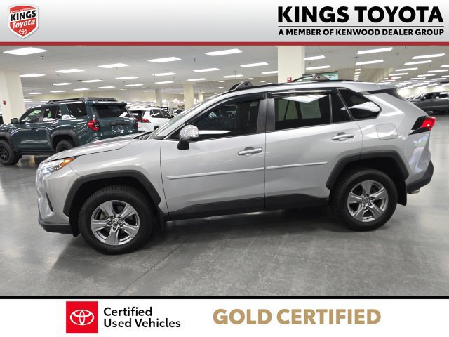 Used 2022 Toyota RAV4 XLE w/ Convenience Package FWD image 4