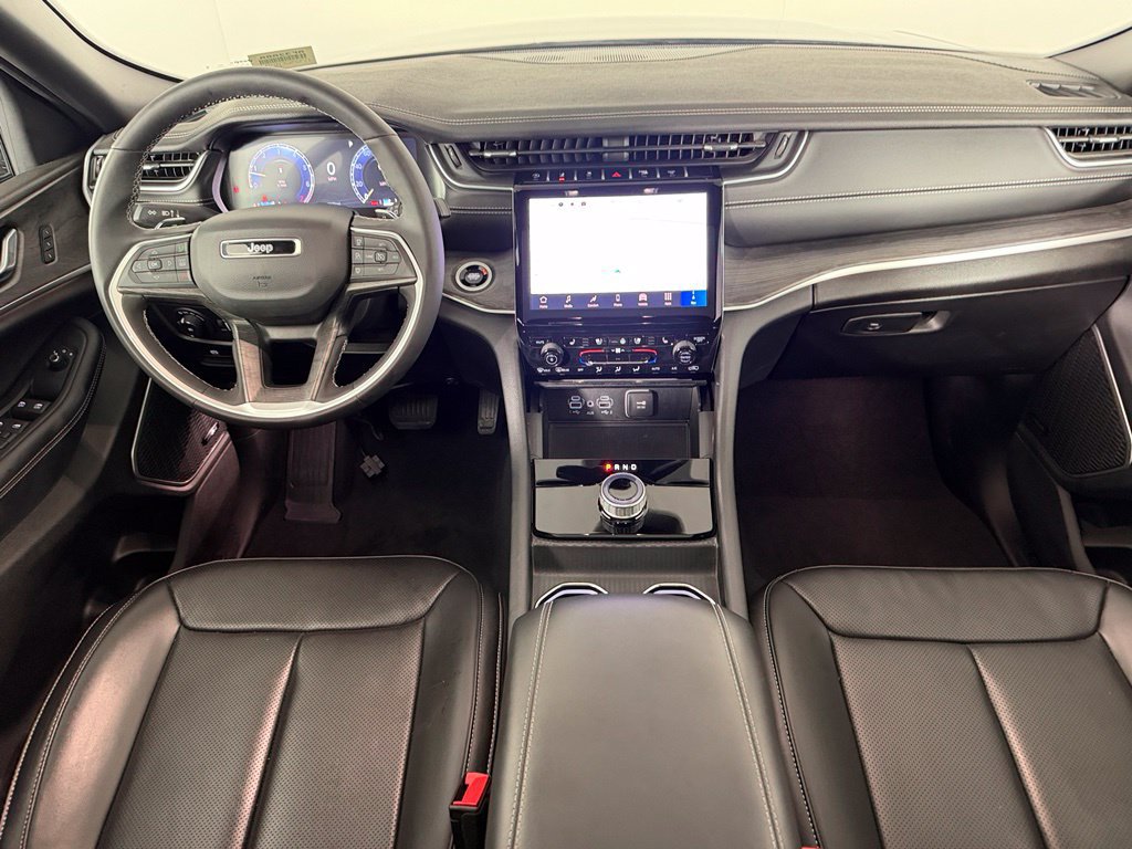 Used 2025 Jeep Grand Cherokee Limited w/ Luxury Tech Group II RWD image 14