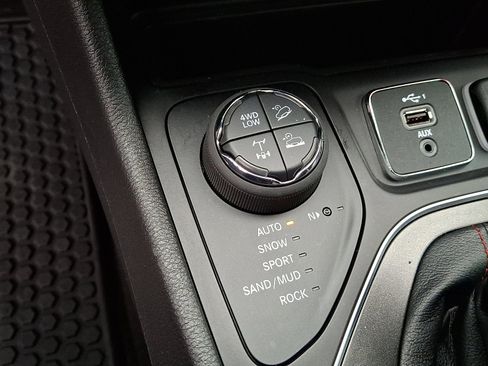 Certified 2020 Jeep Cherokee Trailhawk w/ Cold Weather Group image 23