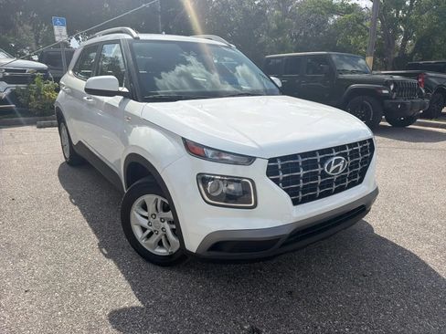 Used 2020 Hyundai Venue SEL FWD image 6