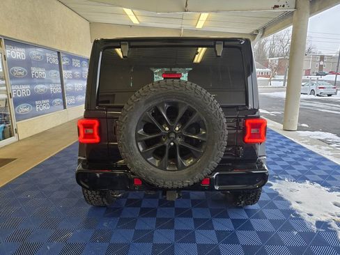 Used 2022 Jeep Wrangler Unlimited Sahara image 5