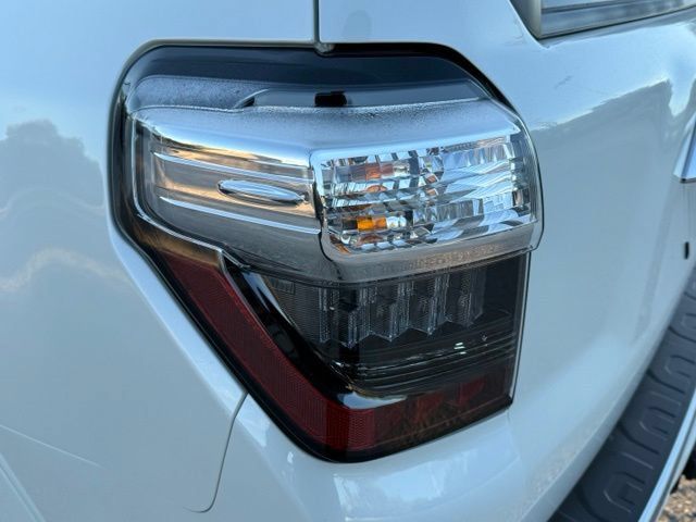 Used 2022 Toyota 4Runner Limited AWD/4WD image 13