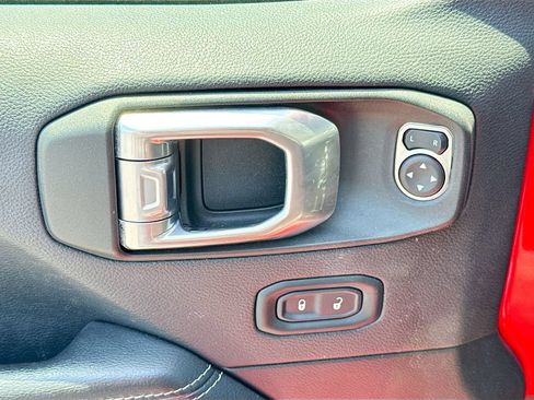 Used 2022 Jeep Wrangler Unlimited Sahara w/ Cold Weather Group AWD/4WD image 19