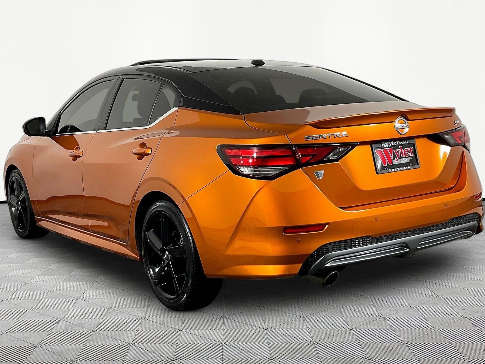 Used 2022 Nissan Sentra SR w/ SR Premium Package FWD image 4