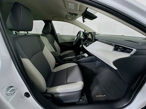 Used 2025 Toyota Corolla LE image 28