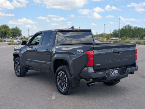 Used 2025 Toyota Tacoma TRD Sport AWD/4WD image 3