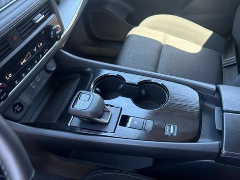 Used 2025 Nissan Rogue SV FWD image 43