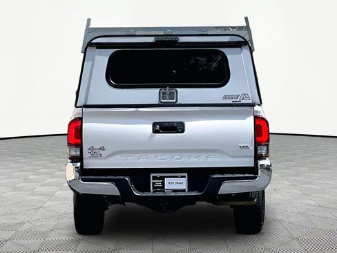 Used 2021 Toyota Tacoma SR5 AWD/4WD image 5