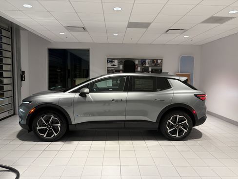 New 2026 Chevrolet Equinox EV LT image 2