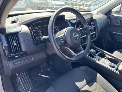 Used 2025 Nissan Pathfinder SV AWD/4WD image 37