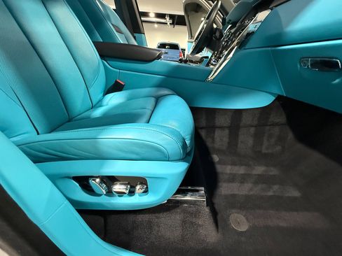 Used 2023 Rolls-Royce Cullinan w/ Cullinan Package image 62