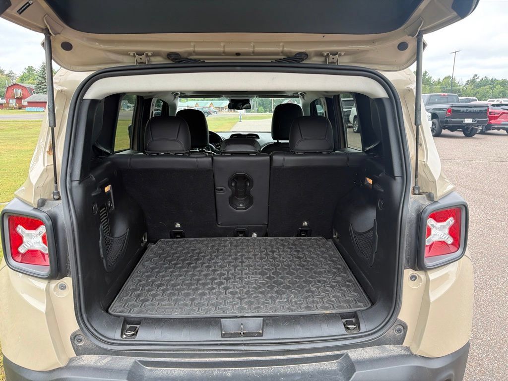Used 2017 Jeep Renegade Trailhawk AWD/4WD image 7