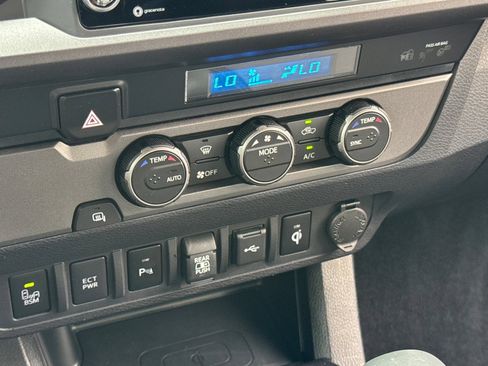 Used 2022 Toyota Tacoma TRD Sport image 19