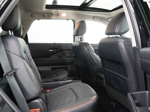 Used 2023 Nissan Pathfinder Platinum AWD/4WD image 12