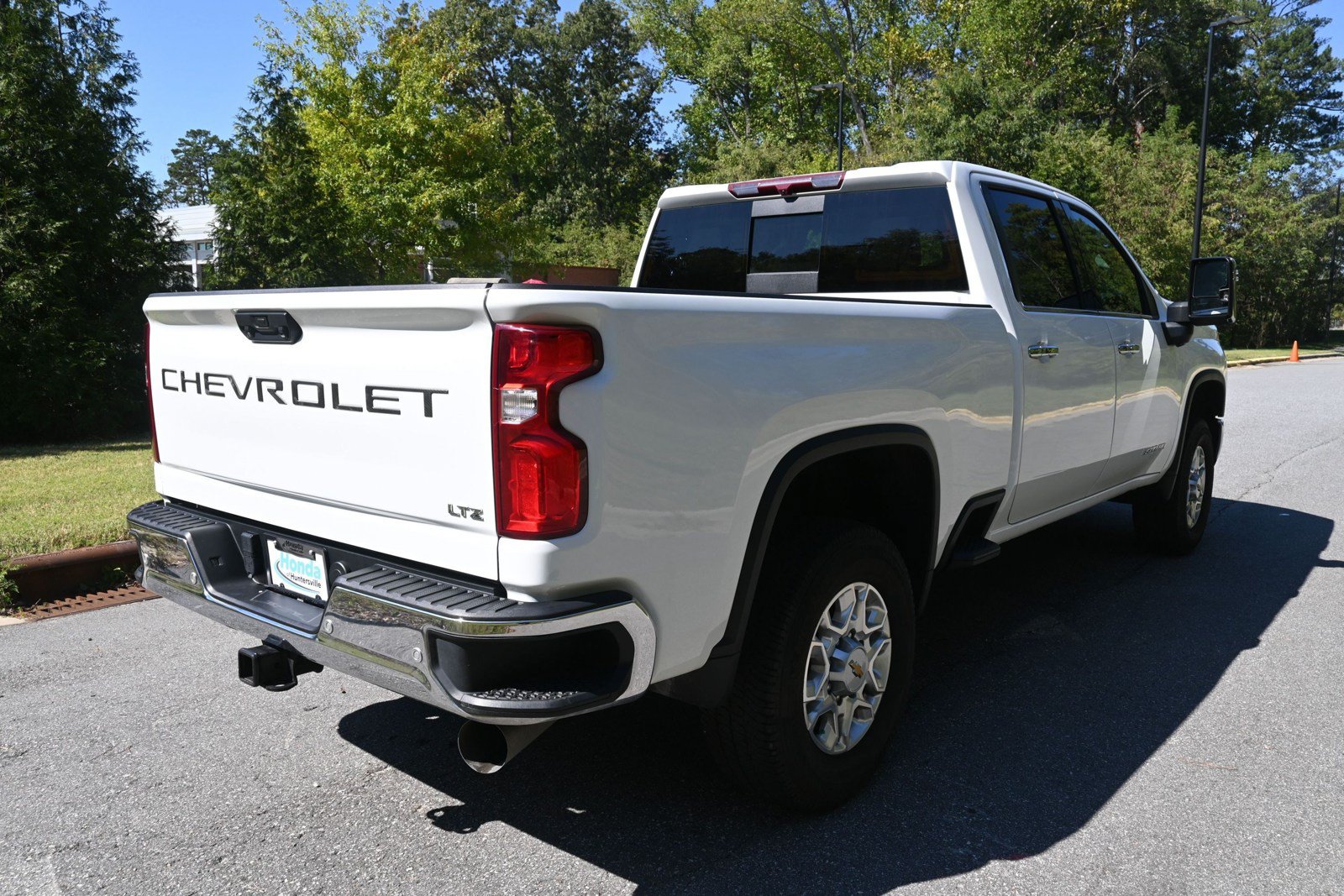 Used 2024 Chevrolet Silverado 3500 LTZ w/ LTZ Convenience Package AWD/4WD image 9