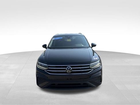 Used 2023 Volkswagen Tiguan SE FWD image 3