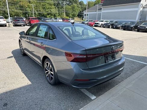 New 2025 Volkswagen Jetta SE image 5
