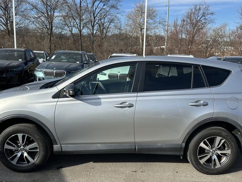 Used 2018 Toyota RAV4 LE image 7