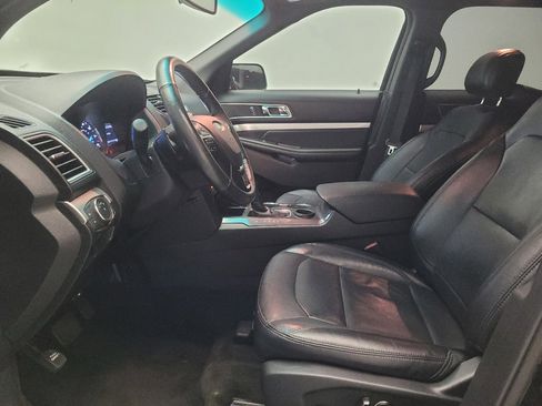 Used 2017 Ford Explorer XLT w/ Equipment Group 202A FWD image 17