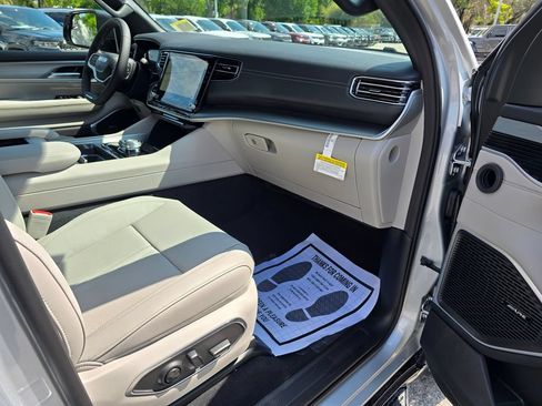 New 2026 Jeep Grand Wagoneer 4WD image 34