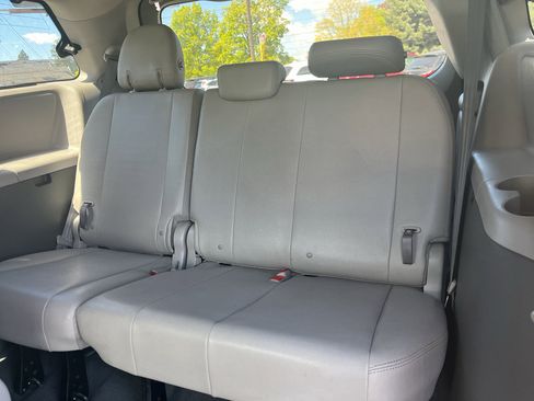 Used 2020 Toyota Sienna XLE FWD image 14