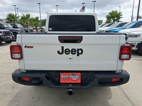 Used 2024 Jeep Gladiator Sport AWD/4WD image 6