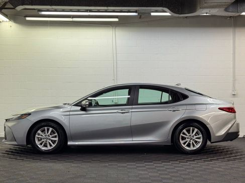 Used 2025 Toyota Camry LE image 3