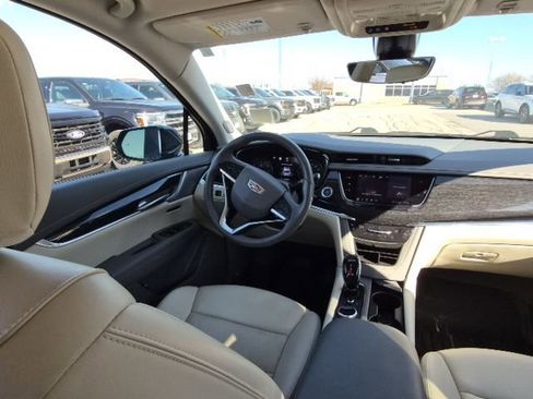 Used 2023 Cadillac XT6 Premium Luxury w/ Technology Package image 18