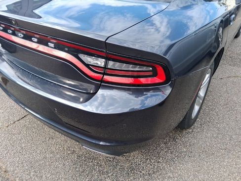 Used 2019 Dodge Charger SXT RWD image 11