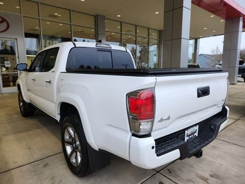 Used 2019 Toyota Tacoma Limited image 11