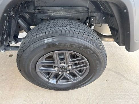 Used 2025 Jeep Gladiator Sport AWD/4WD image 5
