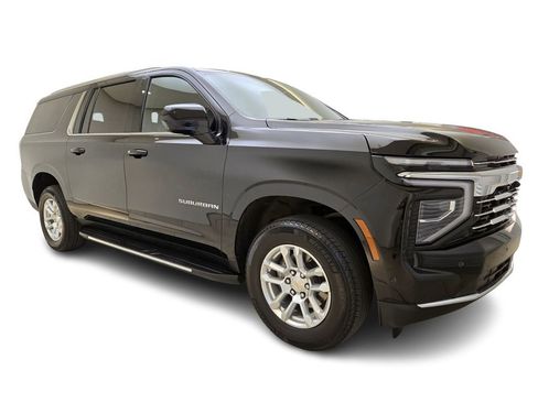 Used 2025 Chevrolet Suburban LT image 3