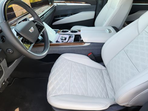 New 2025 Cadillac Escalade Sport Platinum w/ LPO, ONYX Package image 9