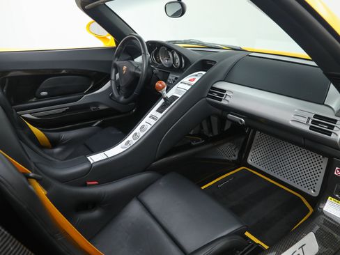 Used 2005 Porsche Carrera GT RWD image 19