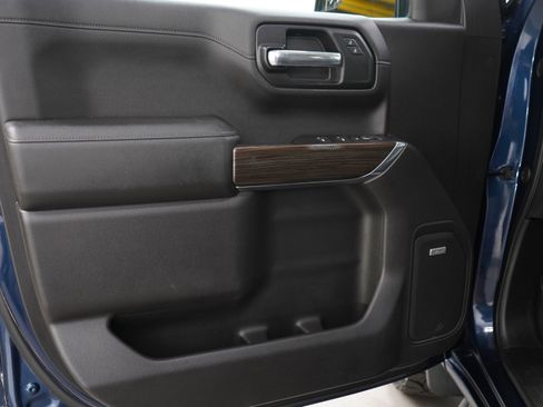 Used 2019 Chevrolet Silverado 1500 LT Trail Boss AWD/4WD image 17