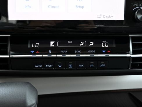 Used 2021 Toyota Sienna LE image 31