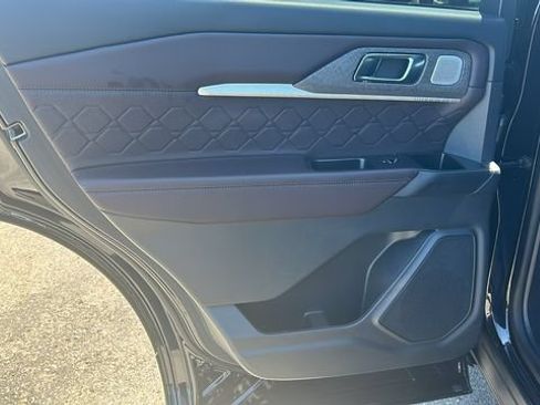 Certified 2025 Ford Explorer Platinum w/ Ultimate Package AWD/4WD image 15