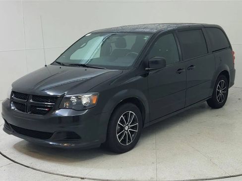 Used 2015 Dodge Grand Caravan SE image 3
