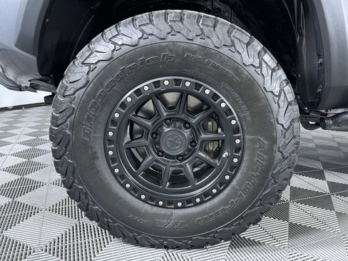 Used 2017 Toyota Tacoma TRD Off-Road AWD/4WD image 27