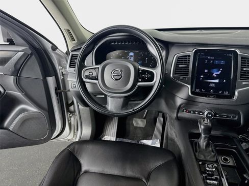 Used 2020 Volvo XC90 T6 Momentum AWD/4WD image 25