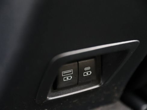 Used 2022 Toyota Corolla Cross XLE w/ Convenience Package image 21