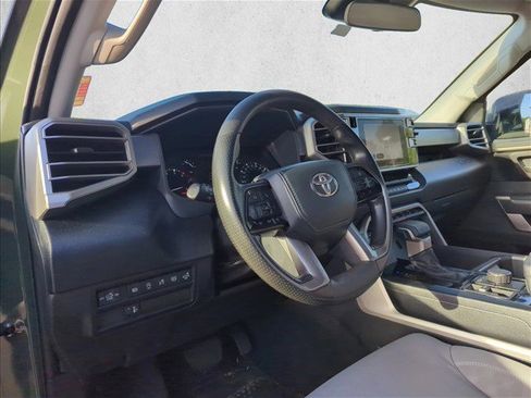 Used 2022 Toyota Tundra SR5 w/ SR5 Convenience Package AWD/4WD image 11