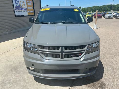 Used 2020 Dodge Journey SE w/ SE Popular Equipment Group FWD image 2
