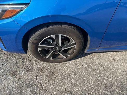 Used 2024 Nissan Sentra SV FWD image 2