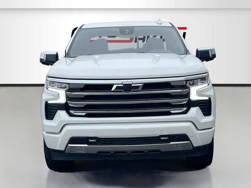 Used 2025 Chevrolet Silverado 1500 High Country w/ Technology Package AWD/4WD image 2