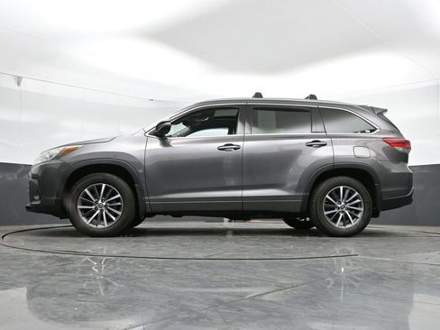 Used 2017 Toyota Highlander AWD V6 image 41