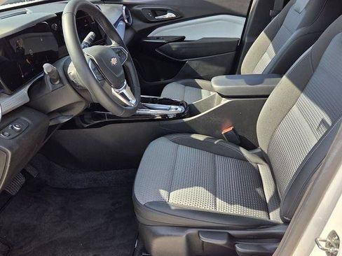 Used 2024 Chevrolet Trax LT w/ Driver Confidence Package FWD image 10