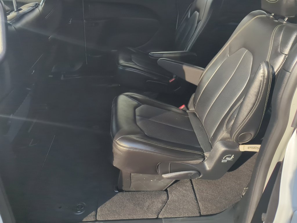 Used 2025 Chrysler Pacifica Select FWD image 42