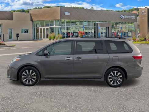 Used 2018 Toyota Sienna XLE Premium image 6